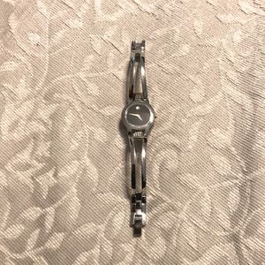 gently used woman’s watch. A few minor scratches, overall great condition.